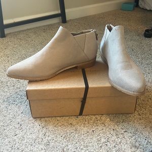 NWOB Gentle Soles by Kenneth Cole Chelsea 2 boot